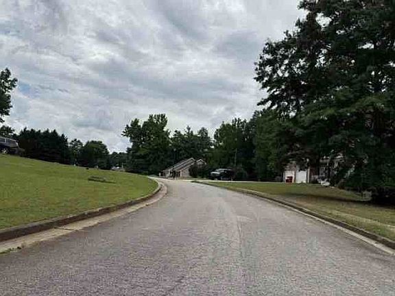 Exterior Neighborhood (street photo)