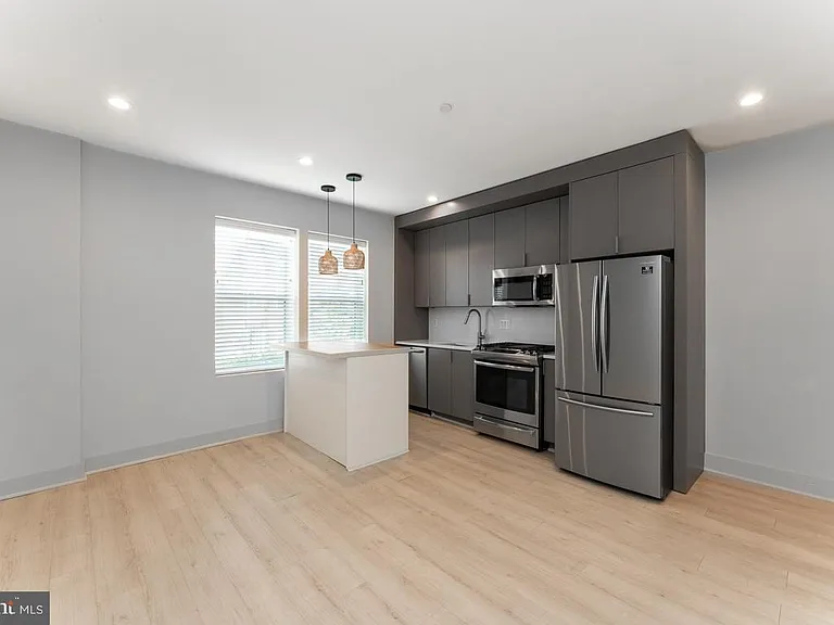 839 Kennedy St NW #204 — Photo 5
