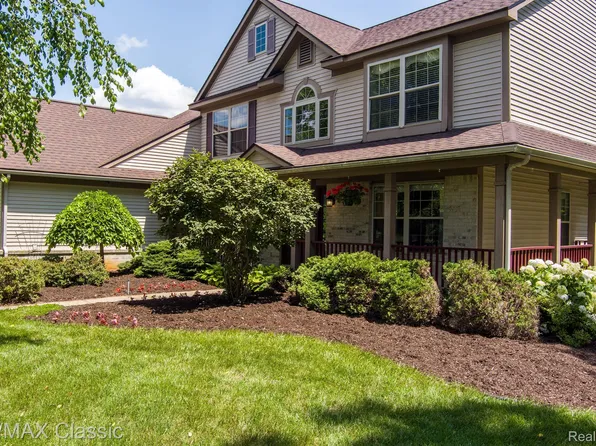 7184 Hickory Creek Dr, Dexter, MI 48130