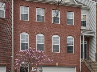 8906 Royal Hannah Ln, Fairfax, VA 22031
