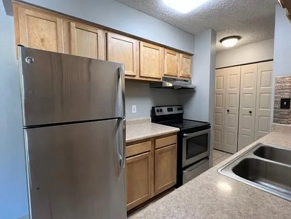 2 bed, 967 sqft, $1,595 — Photo 2