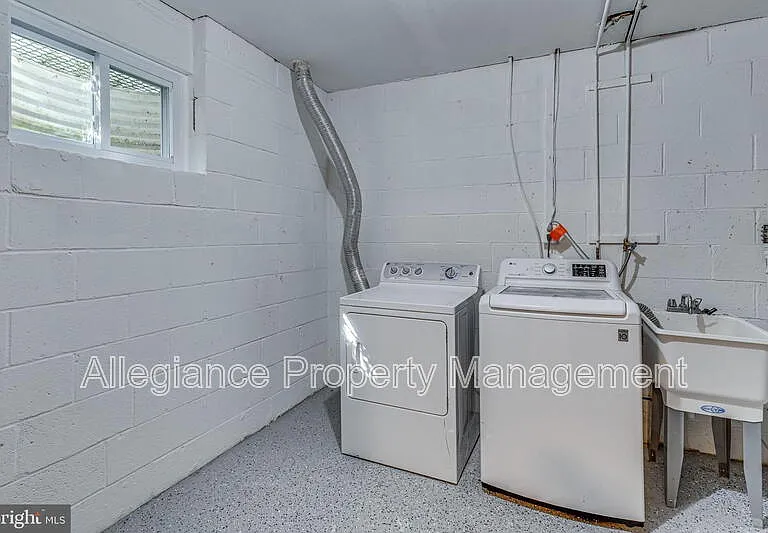 3374 Breckenridge Ct — Photo 32
