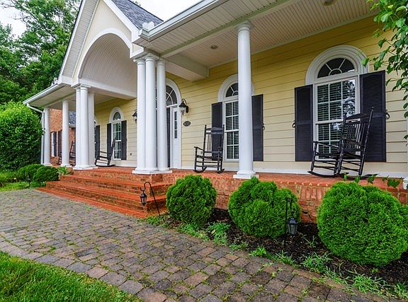 4th image of 833 Glenview Dr