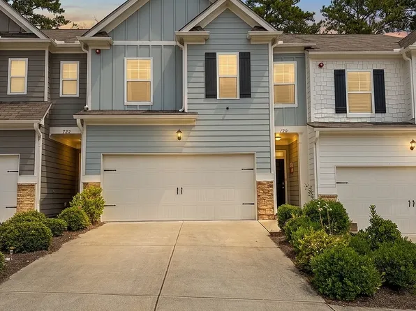 720 Woodstock Grove Dr, Woodstock, GA 30188