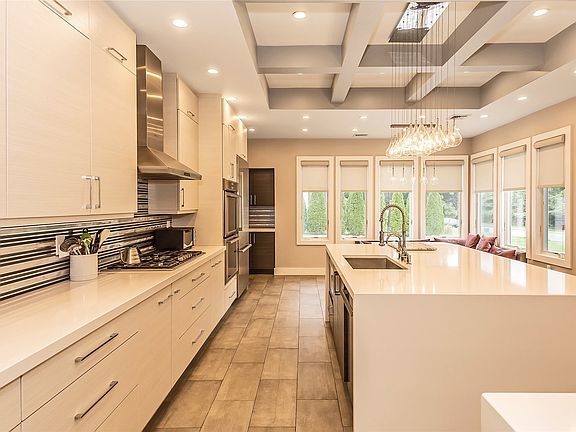4th image of 176 Parkway Dr