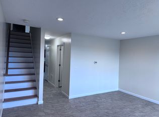9 Columbia St #9, Holyoke, MA 01040