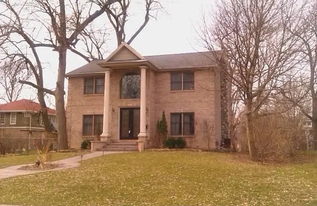 1207 Broadway photo 1