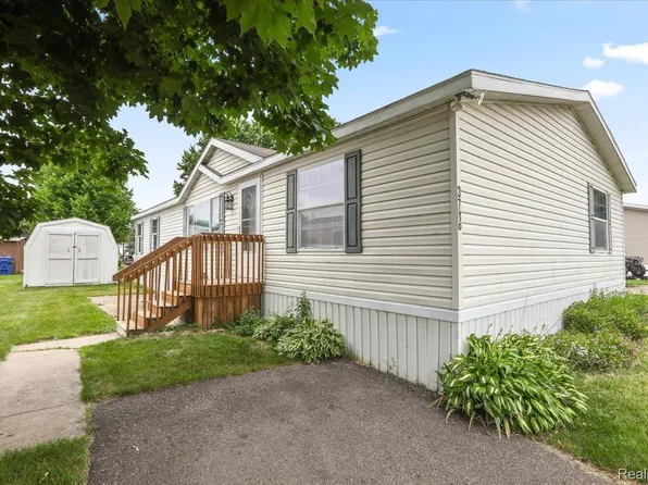 3710 Elm Court, Clarkston, MI 48348