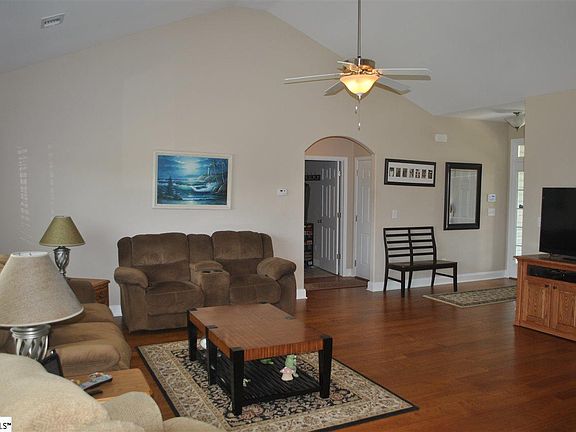 2nd image of 123 Corinth Dr