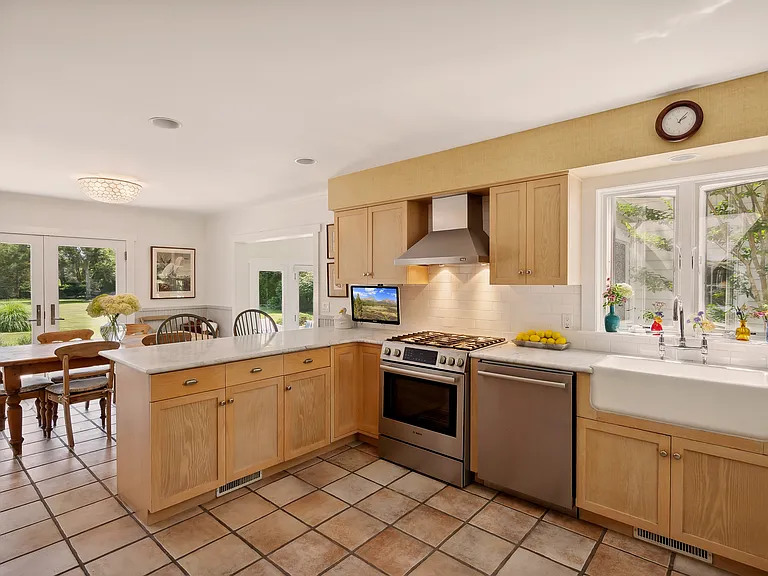 43 Greenleaf Ln — Photo 8