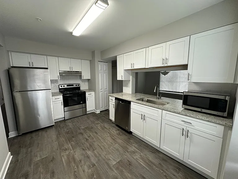 1033 Seasons Pkwy #1033 — Photo 1
