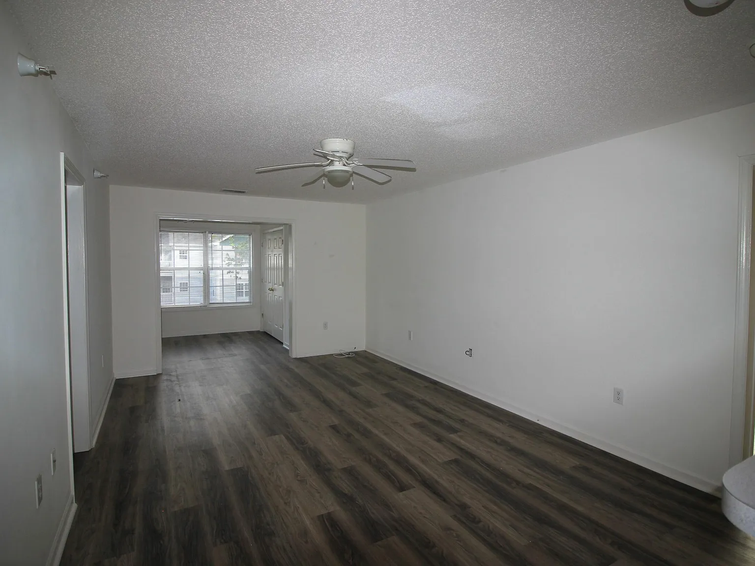3 bed, 3.0 bath, 1257 sqft, $1,595 — Photo 4