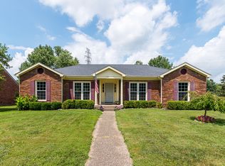 521 Grand Vista Pl, Douglass Hills, KY 40243