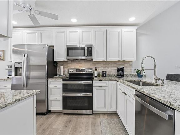 5th image of 3272 Lori Ln