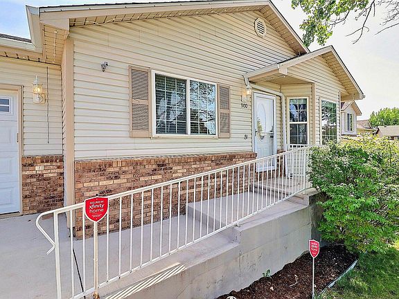 4th image of 3100 Cody Ave