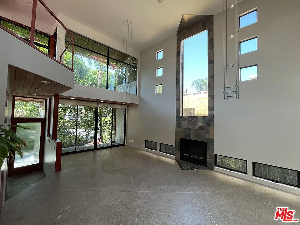 3 bed, 3.0 bath, 2708 sqft, $12,900 — Photo 4