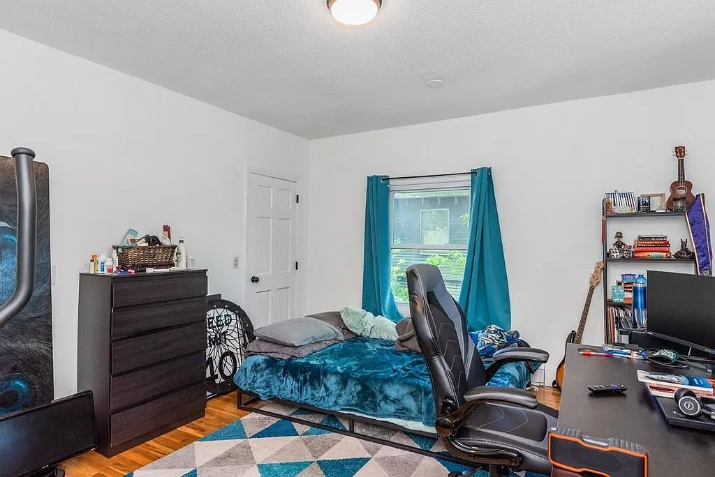 3 bed, 2195 sqft, $5,100 — Photo 4