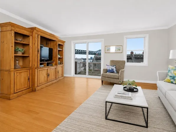 18 Breakwater Dr Unit 18, Chelsea, MA 02150