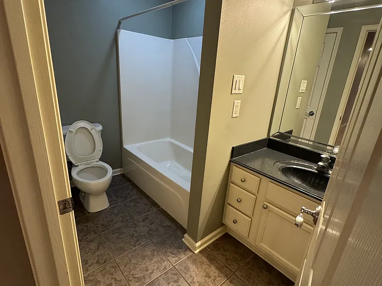 557 Versailles Blvd — Photo 8