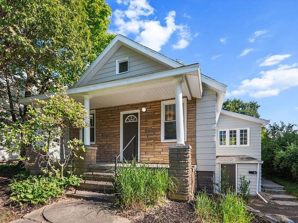 1st image of 710 Leonard St NE