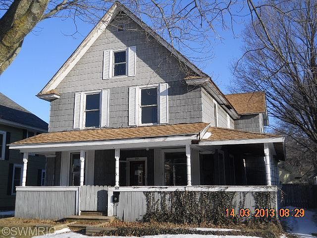 1st image of 307 E Foster St