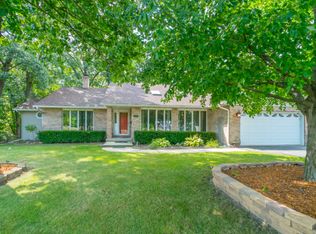 449 S Main St, Seneca, IL 61360