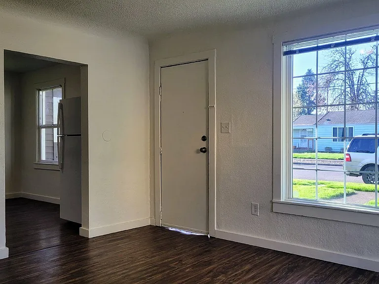 2680 E St — Photo 3