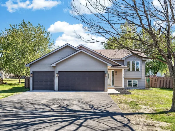 303 Elm St, Isanti, MN 55040