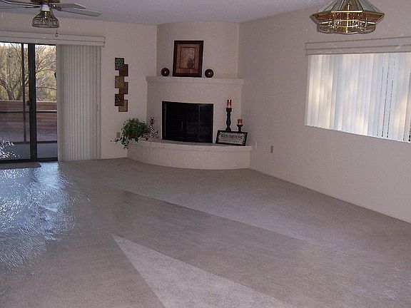 FireplaceDining Area