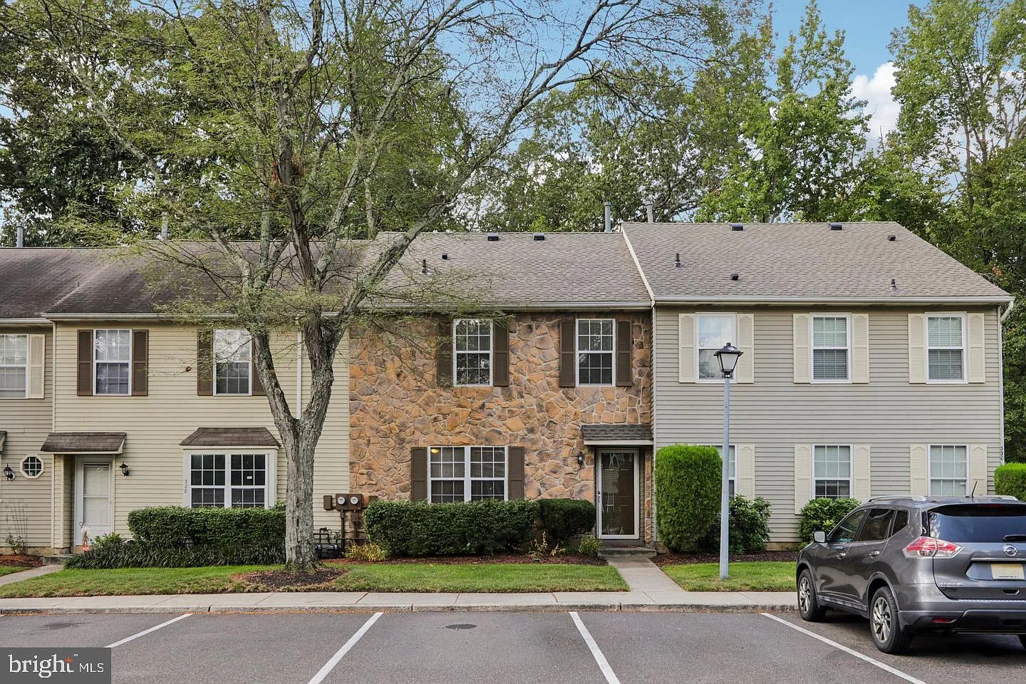 3 bed, 2.5 bath, 1488 sqft, $2,700 — Photo 1