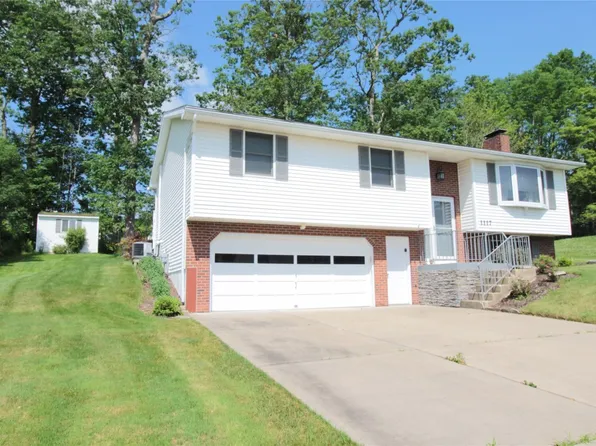 1117 Elton Dr, Endicott, NY 13760