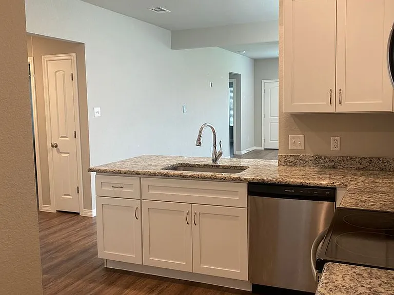 136 Arnold Ave — Photo 17