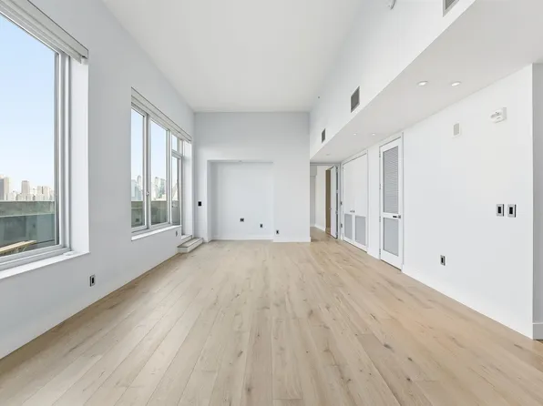 1000 Avenue At Port Imperial image 32 of 38