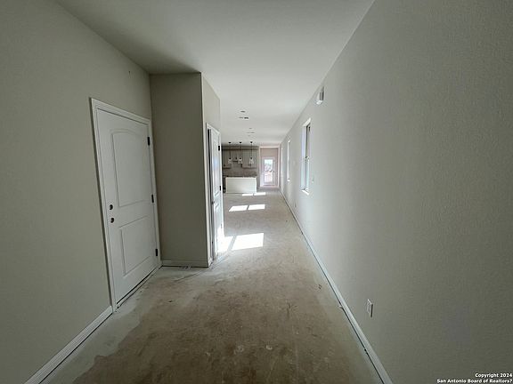 5th image of 429 Possumhaw Ln.