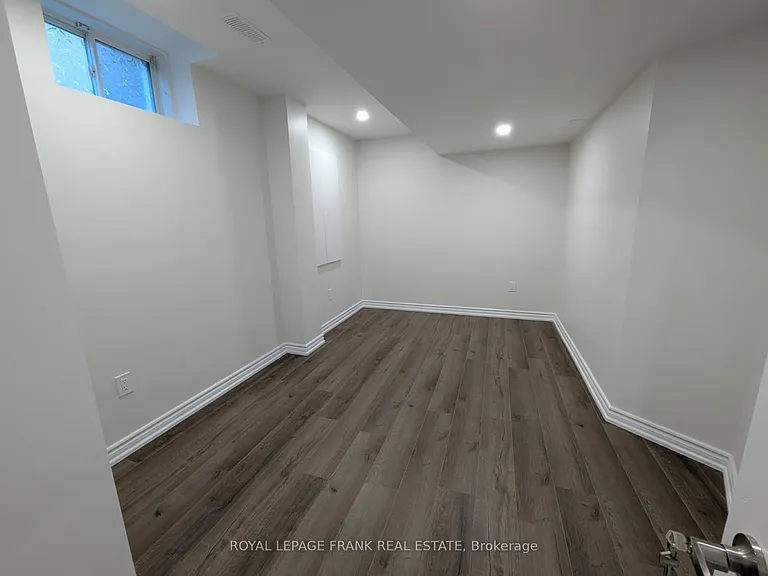 41 Morley Cres #BASEMENT — Photo 9