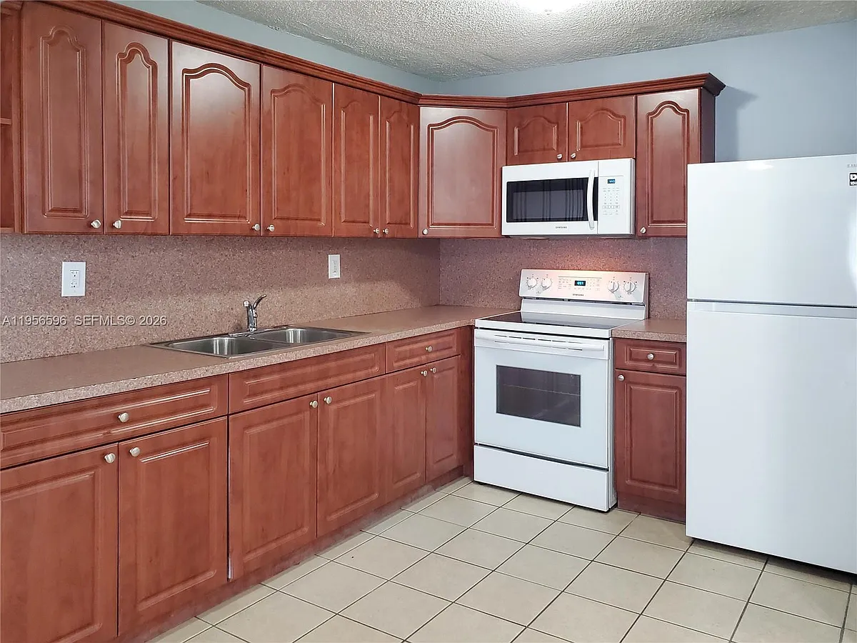 Building Photo - 1990 W 56th St #1216