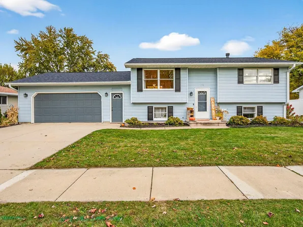 156 W Greenfield Dr, Little Chute, WI 54140