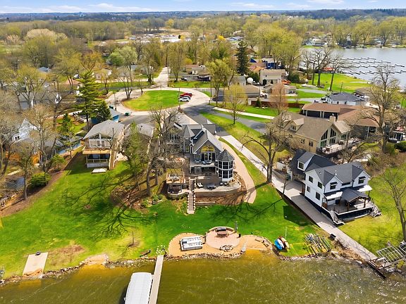 4th image of 531 Circle Dr