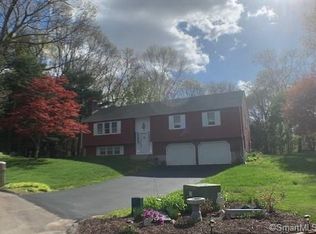 13 Winthrop Ct, Waterford, CT 06385