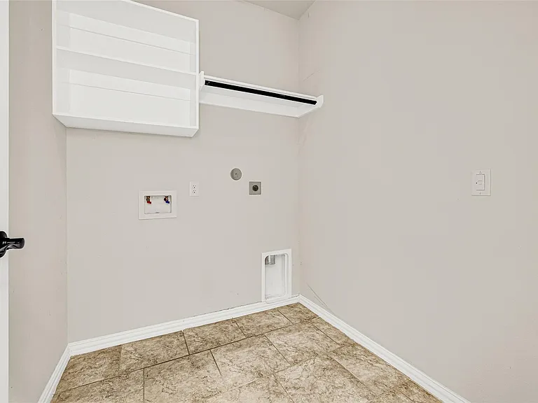 2414 Willow Fall Ln — Photo 24