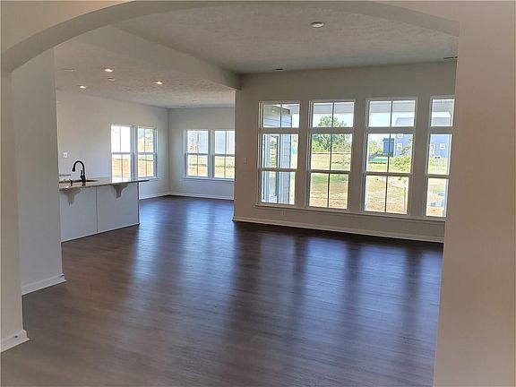 4th image of 1260 Heartland Dr