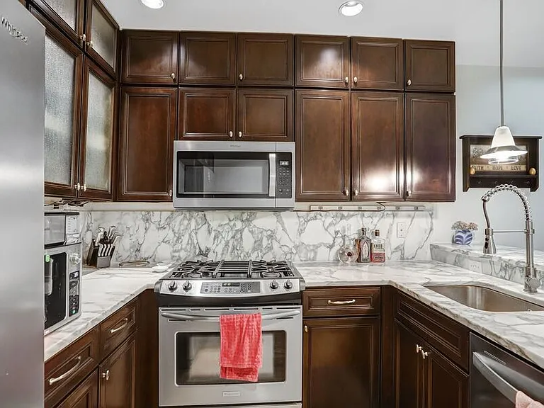 1323 Clifton St NW #13 — Photo 7