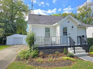 208 Plummer St, Essexville, MI