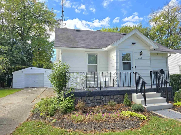 208 Plummer St, Essexville, MI 48732