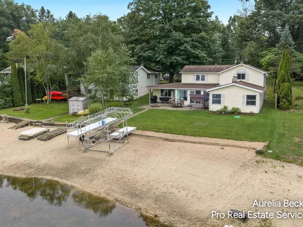 13555 Sunset Shores Dr NE, Cedar Springs, MI 49319