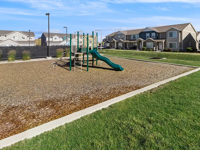 Greyhawk Townhomes — Photo 15