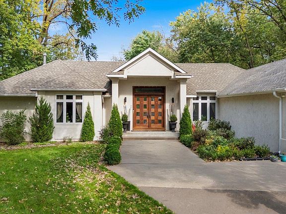 3rd image of 925 Cliff Rd