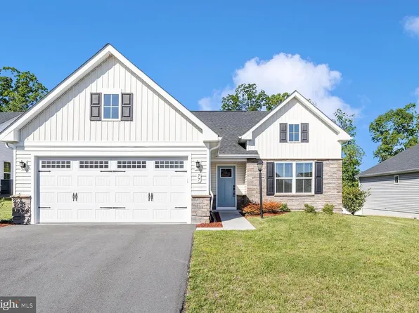77 Alnwick Ln, Martinsburg, WV 25405