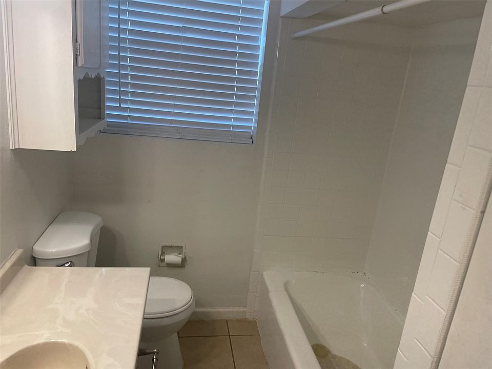1st image of 207 Hartsdale Dr