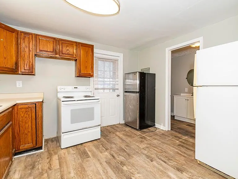 224 Maple St #2 — Photo 5
